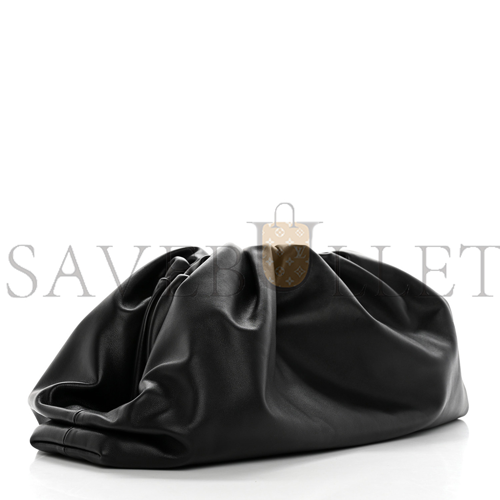 BOTTEGA VENETA SMOOTH BUTTER CALF THE POUCH OVERSIZED CLUTCH BLACK  (38*18*8cm)