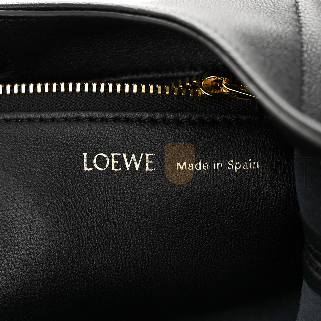 LOEWE NAPPA MEDIUM SQUEEZE BAG BLACK (29*20*11cm)